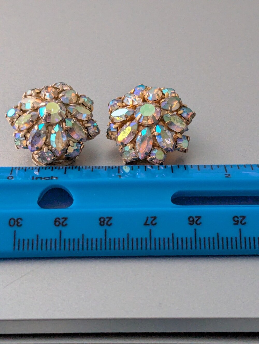 Vintage 1950's Weiss Aurora Borealis Earrings! Beautiful! - Picture 4 of 4